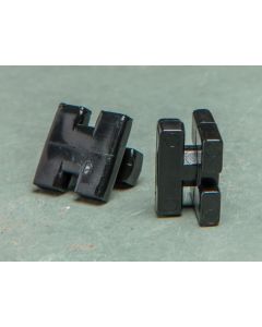 Kunststof nethaak vlak vierkant zwart 8mm